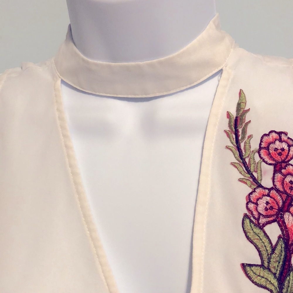 Embroidered blouse - Picture 3 of 3